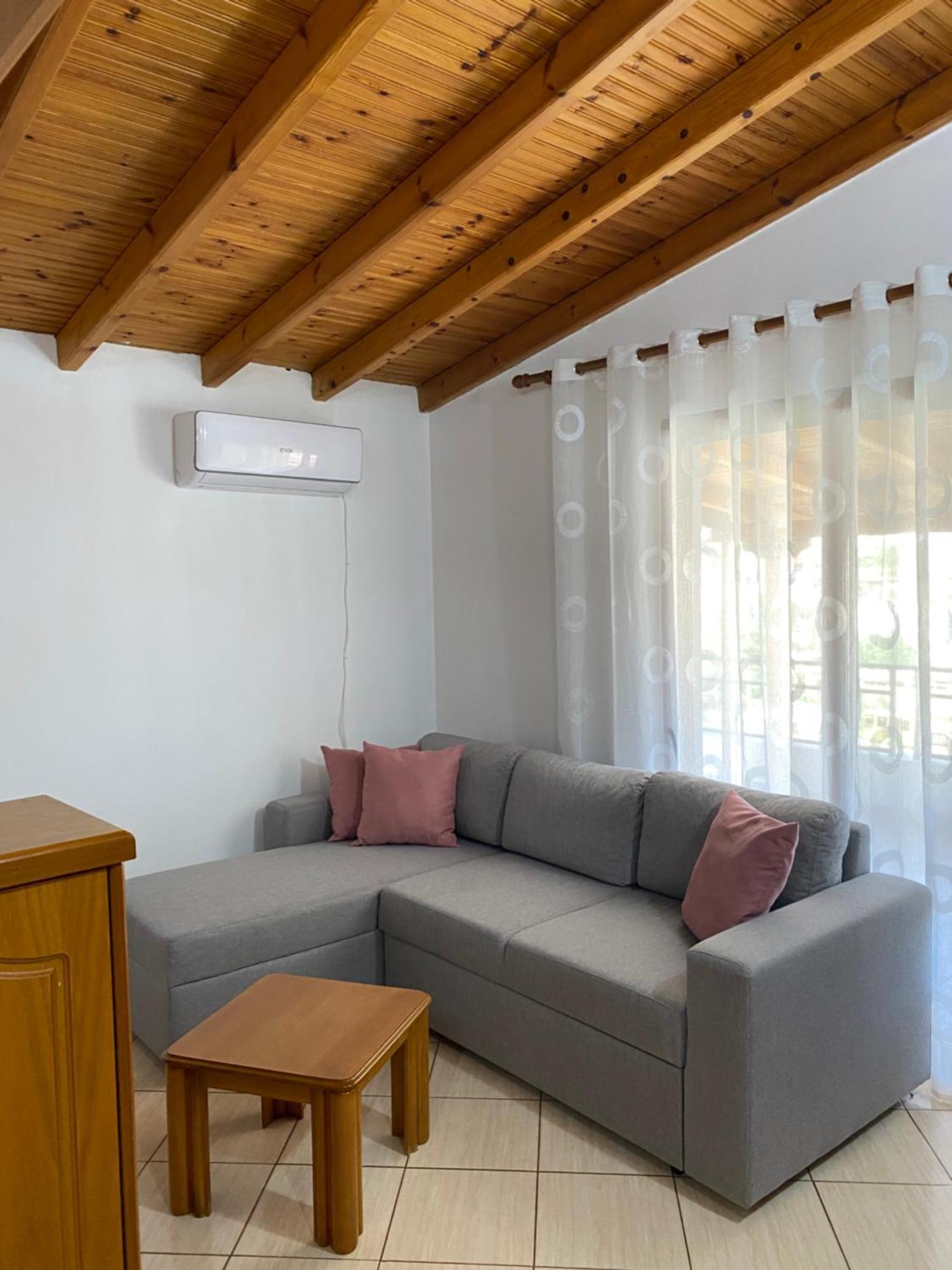 Alex Apartments ساراندا الغرفة الصورة
